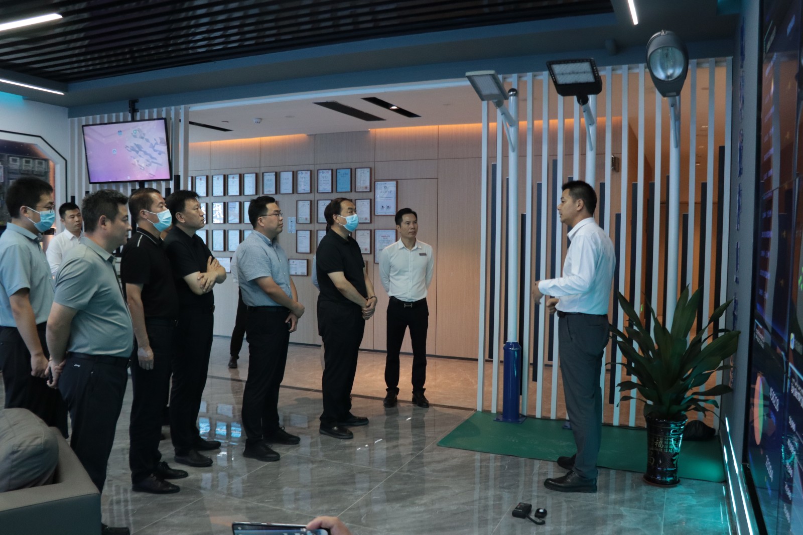 热烈欢迎邯郸魏县一行领导莅临开元网站登录入口科技参观考察