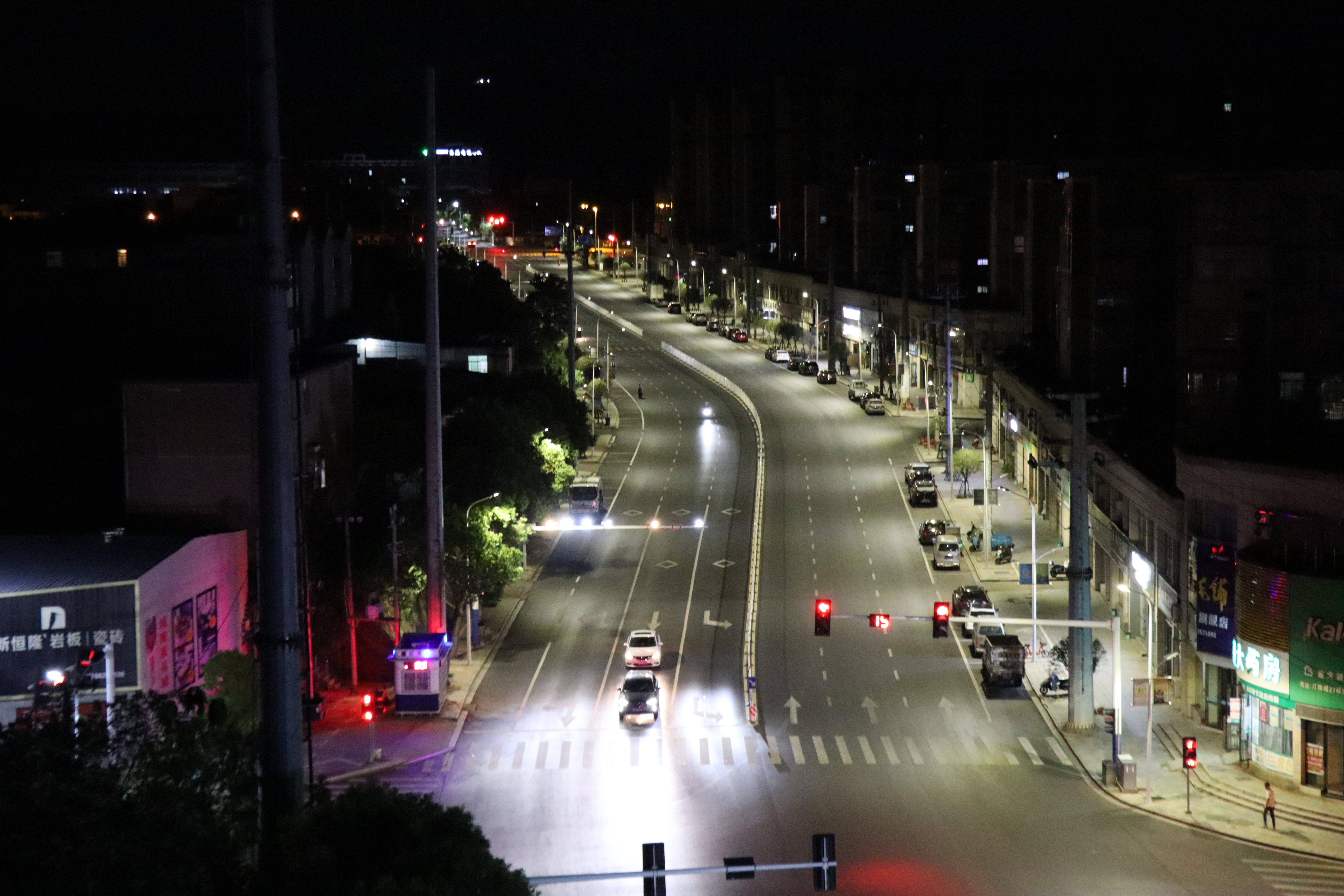 明珠大道路灯改造完美验收，开元网站登录入口电保安全节能路灯让每一度电都更有价值！