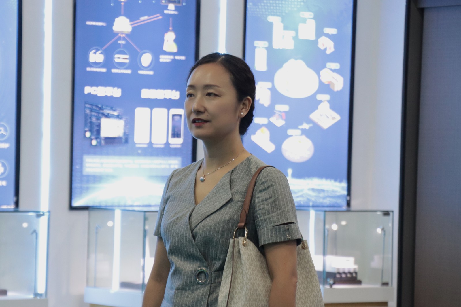 乌鲁木齐经济技术开发区招商服务局莅临开元网站登录入口科技参观指导